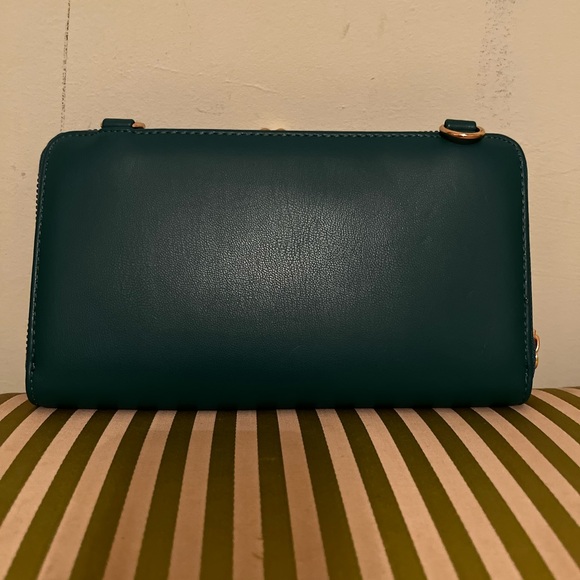 On hold - Picture 2 of 3